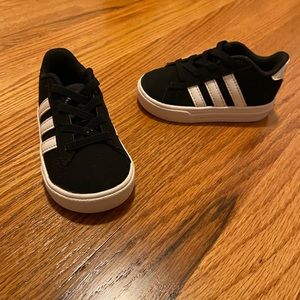 Adidas Black White Stripe Toddler Shoe New sz 5
